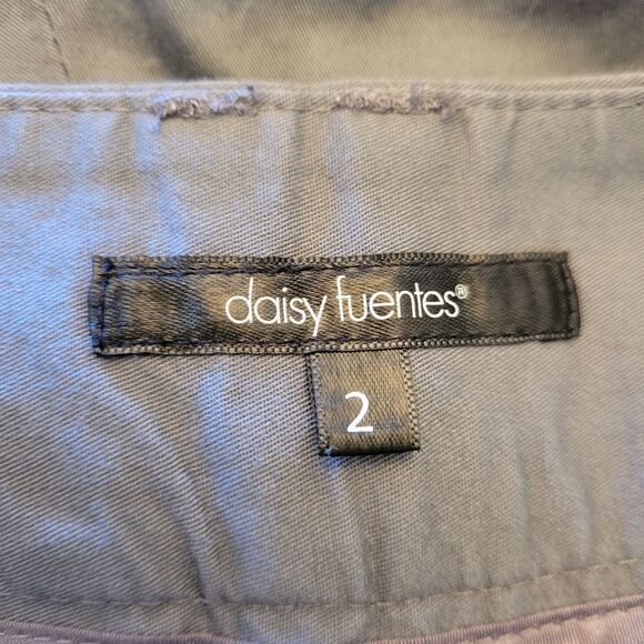 Daisy Fuentes grey crop pants, size 2.  New without tags - Picture 3 of 5